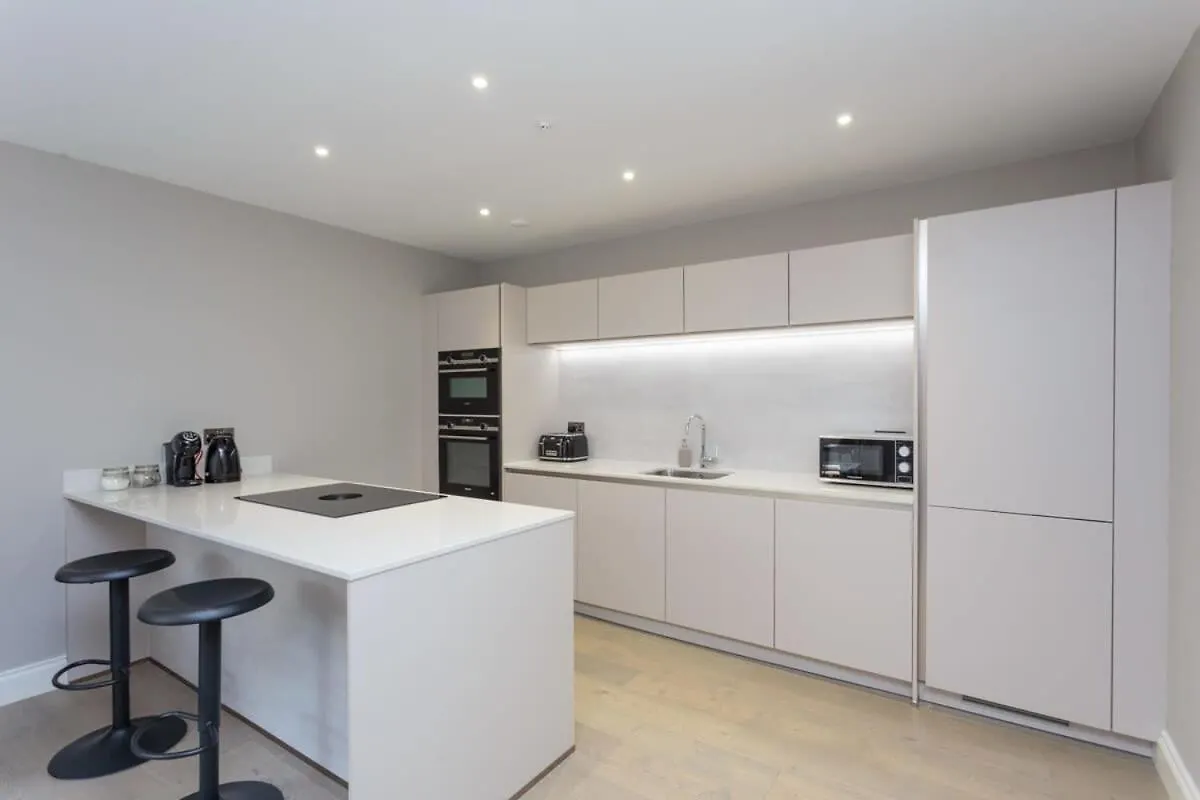 Dragon Suites - Edinburgh City Centre 1 Bed Apartment